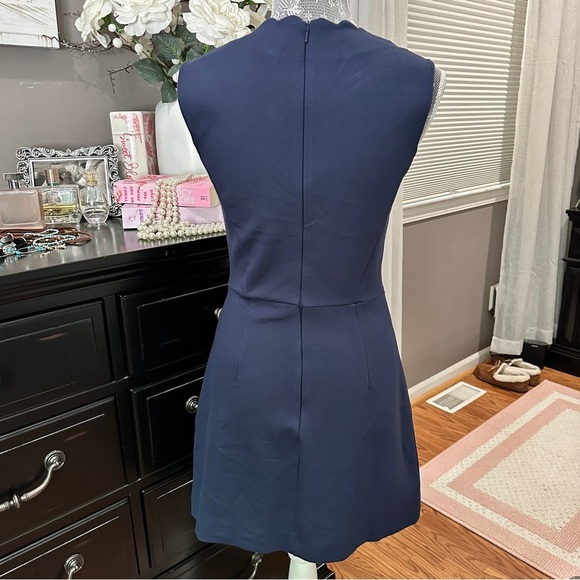 French Connection Lula Scallop V-Neck Dress | Size 6 | NWT - Picture 6 of 12